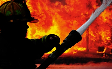 Két tűzesethez vonultak a dombóvári tűzoltók péntek hajnalban 