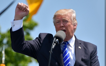 Trump a NATO jövőjét is megkérdőjelezte a Hormuzi-szoros miatt