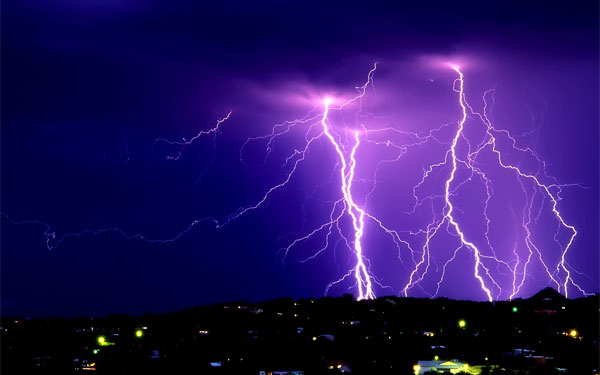 Heves zivatarra figyelmeztet a meteorológia