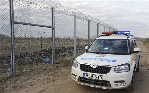 Több mint kétszáz határsértőt tartóztattak fel a hétvégén