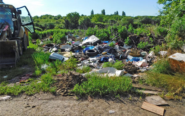 620 köbméter illegálisan elhelyezett hulladékot gyűjtöttek össze Dombóváron és környékén