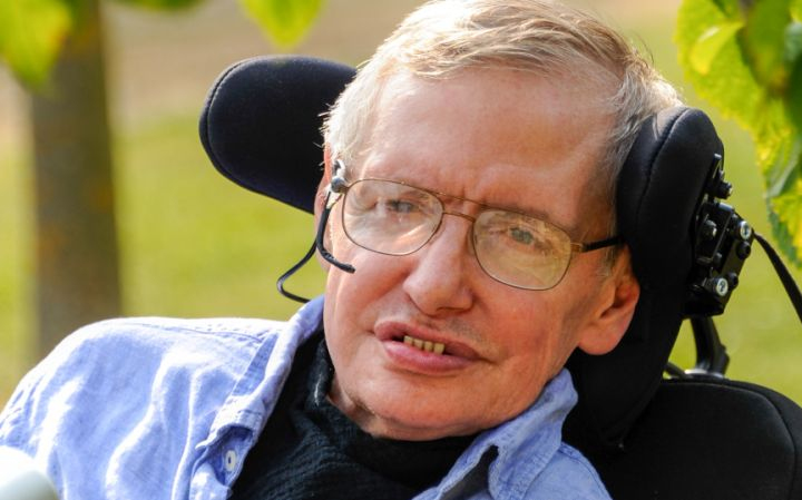 Az űrbe sugározzák Stephen Hawking szavait