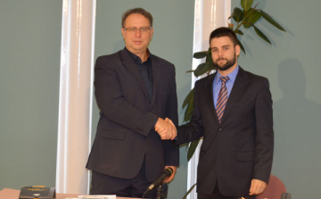 Orvosi eszközöket adtak át a városházán