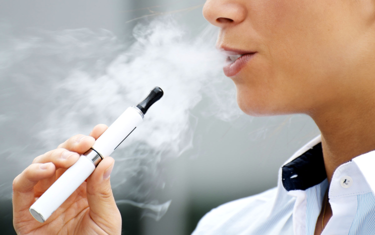 Az elektronikus cigaretta sem veszélytelen az egészségre