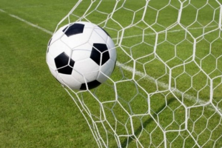 Döntetlennel nyitottak a labdarúgók