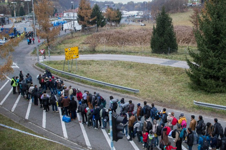 A franciák megosztottak a bevándorlást illetően egy felmérés szerint