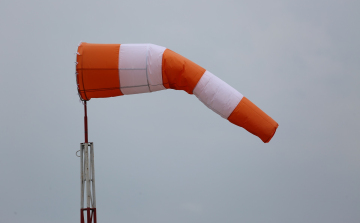 Meteorológia: az erős, viharos szél felkavarhatja a port