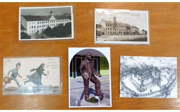 Képeslapok, fotók, cikkek és plakátok Dombóvárról a könyvtárnak ajándékba