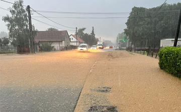 Tolna megyét sem kímélte a felhőszakadás - a 611-es főutat lezárták Kaposszekcső és Dombóvár között