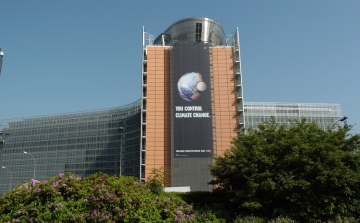 Reklámadó - Az Európai Bizottság vizsgálja a törvény tartalmát