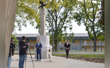 Felavatták a Nemzeti Összetartozás terét, Dombóvár Trianon-emlékművét