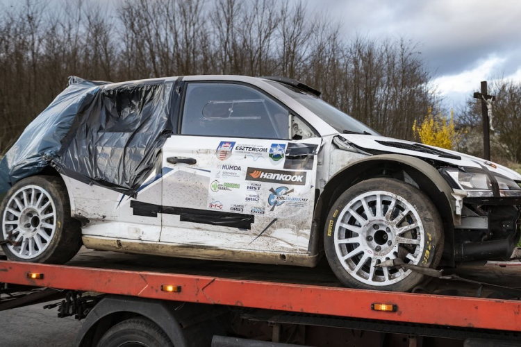 Több ember meghalt egy raliversenyen Lábatlan és Bajót között