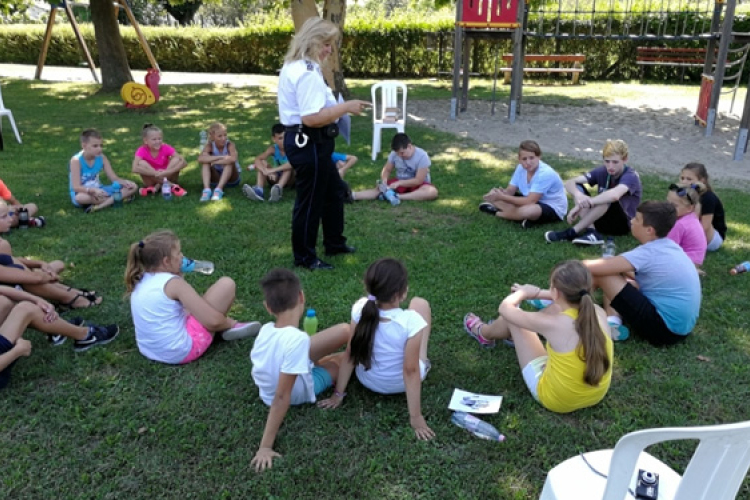  A rendőrség munkájával ismerkedtek a gyerekek