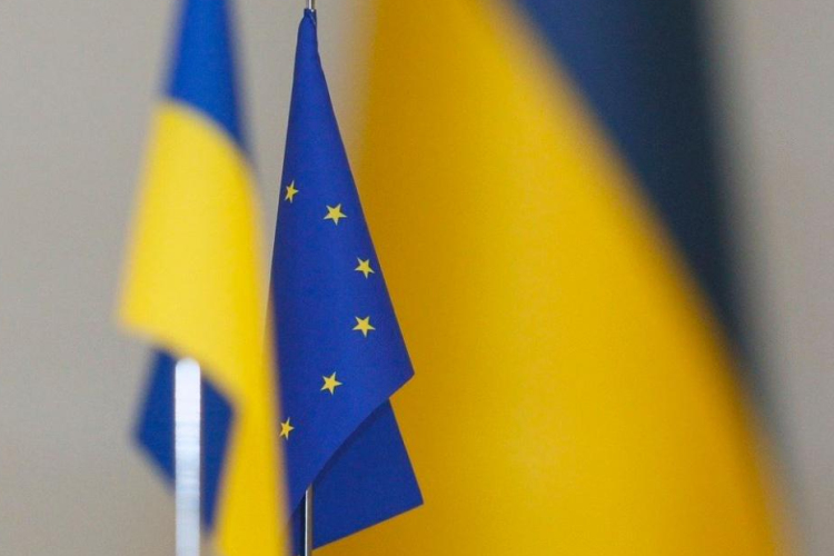 Uniós biztos: az EU további 400 millió euró támogatást nyújt Ukrajnának