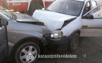 Hárman sérültek meg két autó összeütközésekor Baranyában