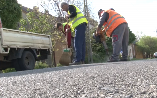 Kiemelt figyelmet kap a jövőben is Dombóváron a járdák, utak minőségjavítása