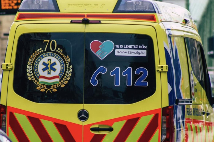 Kilencen könnyen, ketten súlyosan megsérültek az ürömi szüreti felvonuláson