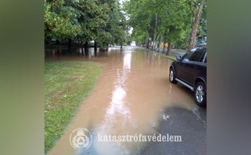 Sáros víz öntött el több utcát Dombóváron