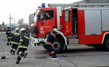 Tűzesetek és a viharos szél adott munkát a hétvégén a tűzoltóknak