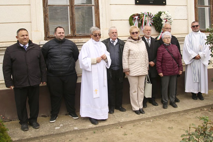 Emléktáblát avattak Göllén az egykori jószágigazgatónak