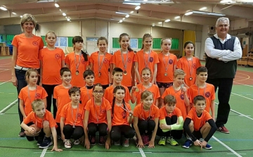8 aranyéremmel tértek haza a dombóvári gyermek atléták