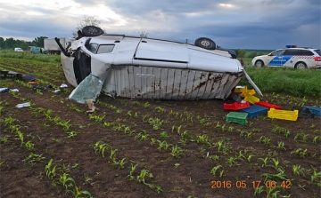 Elhajtott a balesetet szenvedett sofőr mellett - Dombóváron elfogták