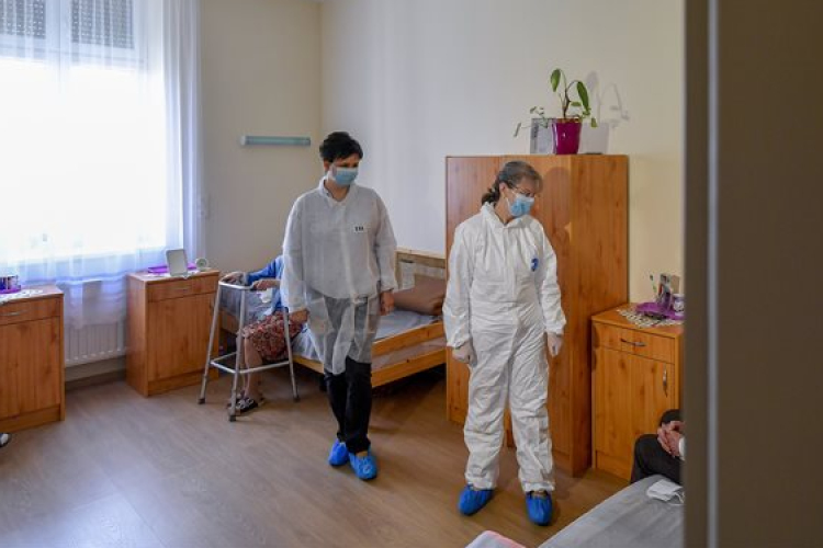 Az alapvető jogok biztosa vizsgálatot indít az idősotthonok ügyében