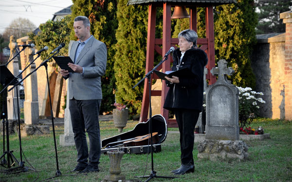 Megemlékezéseket tartottak a Rákóczi utcai és az újdombóvári temetőben