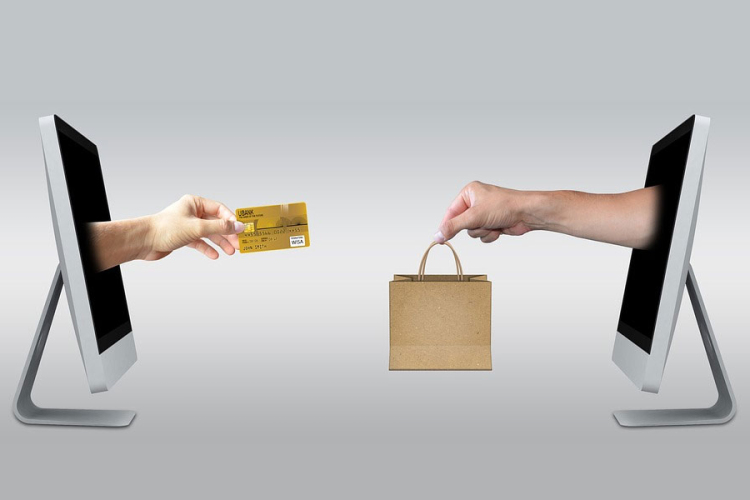 Egy év alatt 5 ezer milliárd forintot költünk internetes vásárlásra