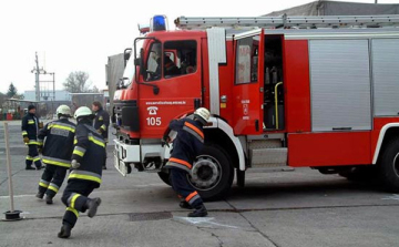 Hat tűzesethez és hét műszaki mentéshez vonultak a tolna megyei tűzoltók a hétvégén