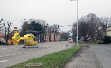 Kerékpárost gázoltak a Hunyadi téren. Befejeződött a helyszínelés - frissítve!