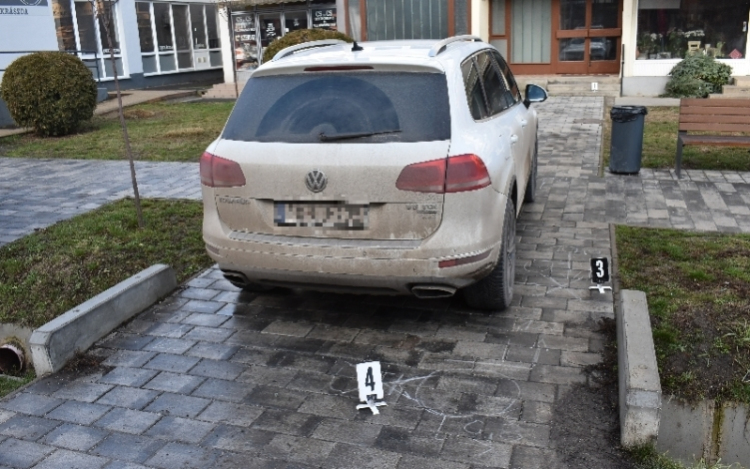 Figyelmetlen tolatás miatt elütöttek egy asszonyt Dombóváron