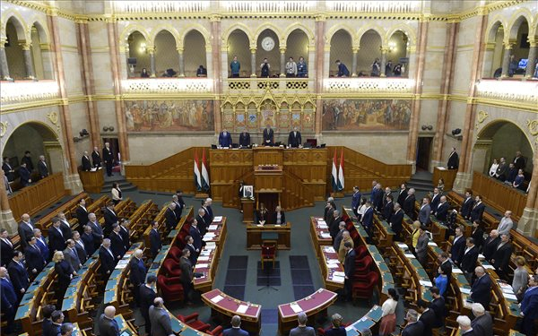 A szabad Országgyűlés megalakulására emlékező nyilatkozatról tárgyal a Ház