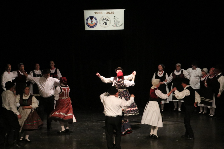 Kettős jubileum Dombóváron: 70 éves a Kapos Táncegyüttes, 20 éves a Kosársuli