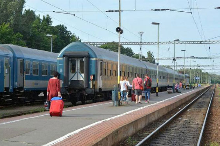 Újra járnak a vonatok a Budapest-Pécs vasútvonal teljes hosszán