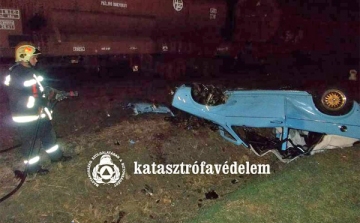 Vonat és személyautó balesete Dombóvárnál
