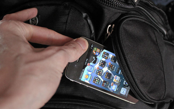 15 éves fiú lopott mobilt egy dombóvári rendelőintézetből